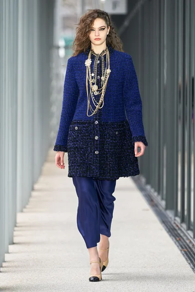 Look 11